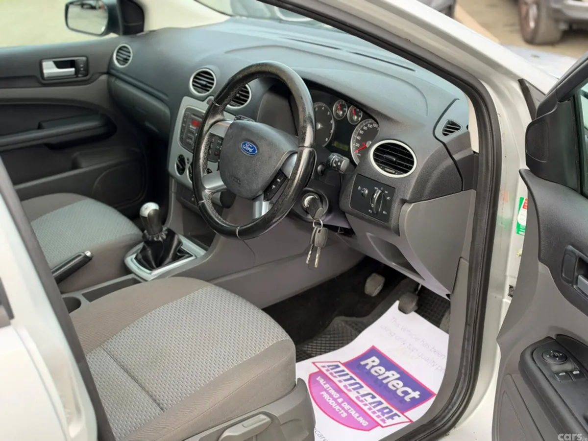 Ford Focus Hatchback, Petrol, 2008, Silver