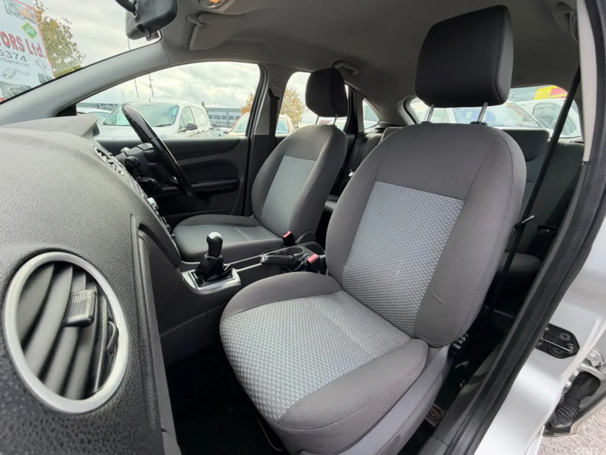 Ford Focus Hatchback, Petrol, 2008, Silver