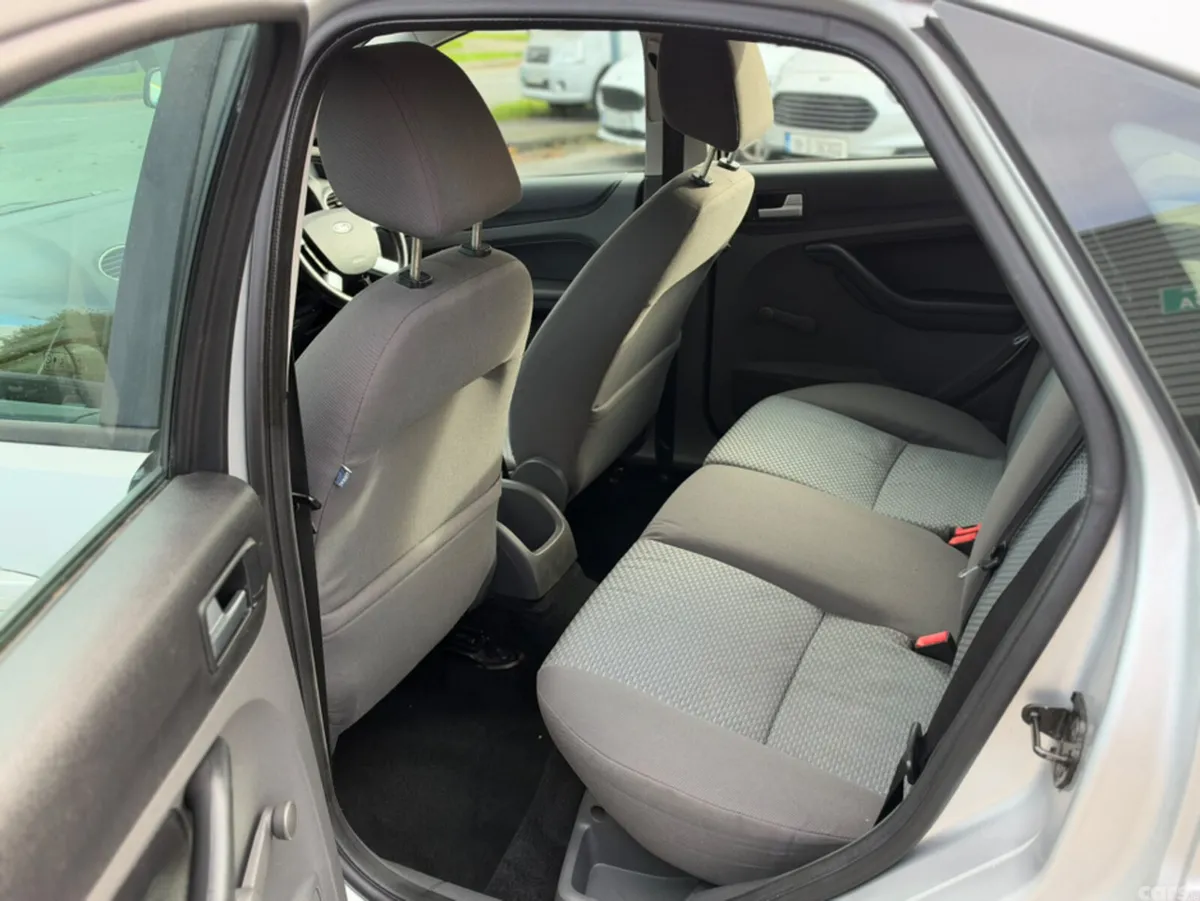 Ford Focus Hatchback, Petrol, 2008, Silver