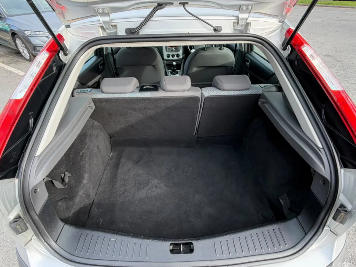 Ford Focus Hatchback, Petrol, 2008, Silver