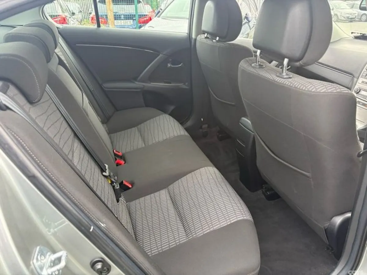 Toyota Avensis Saloon, Diesel, 2011, Grey