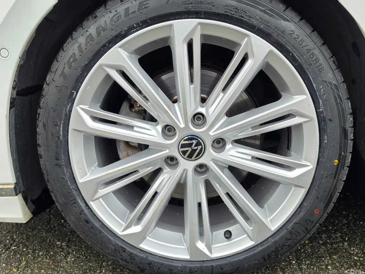 Volkswagen Passat Saloon, Diesel, 2016, White
