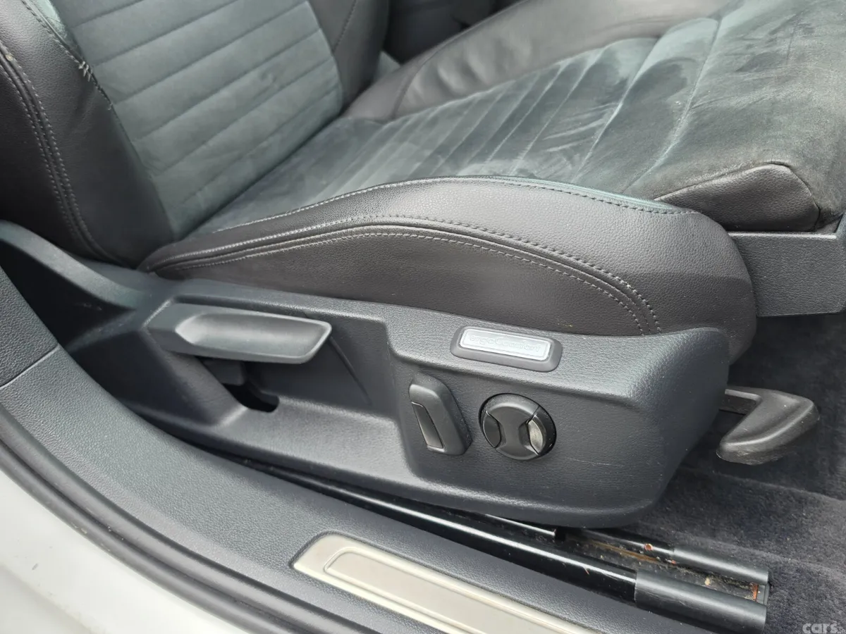 Volkswagen Passat Saloon, Diesel, 2016, White