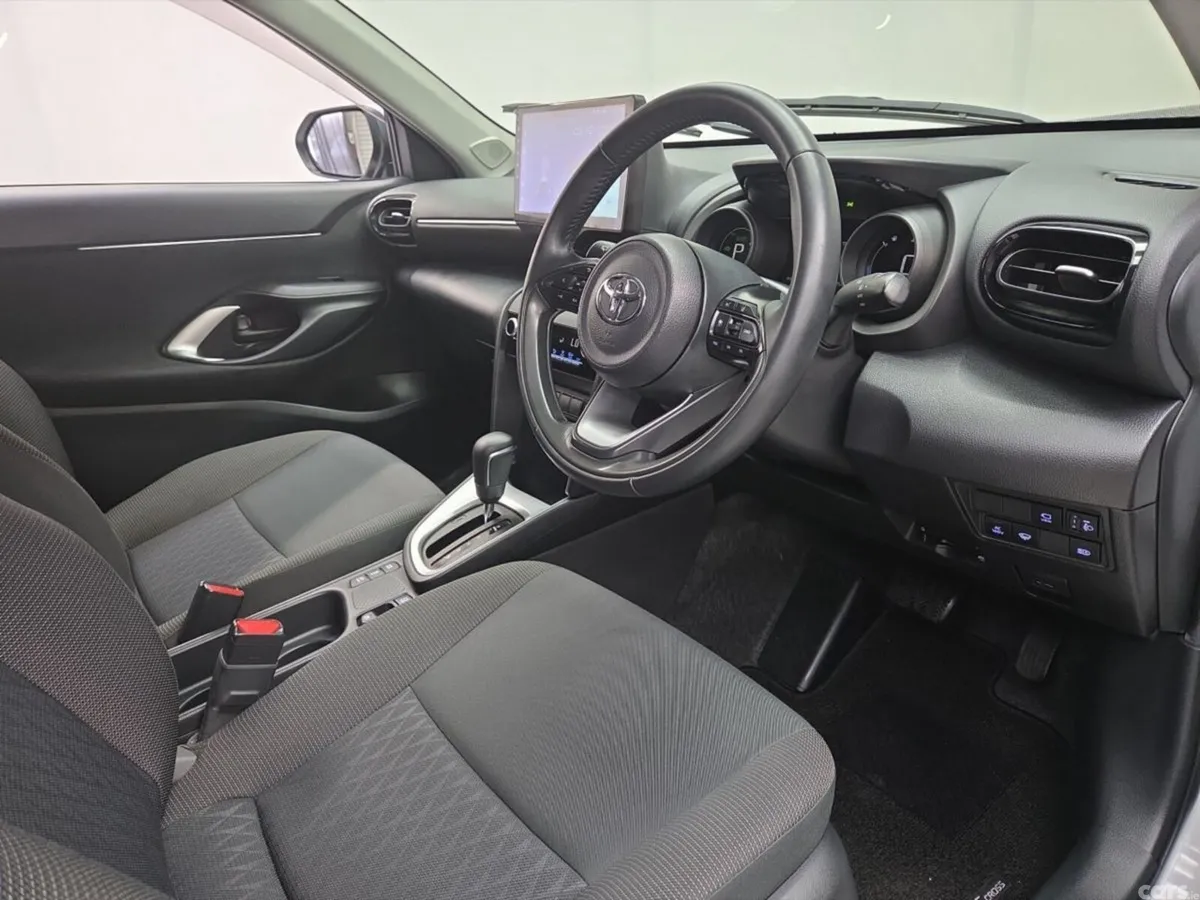 Toyota Yaris Cross SUV, Petrol Hybrid, 2023, White