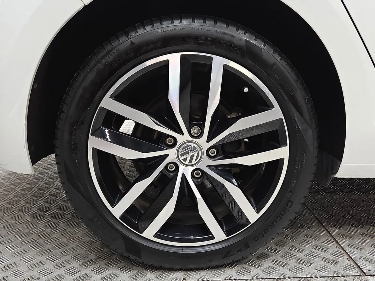Volkswagen Golf Hatchback, Petrol, 2019, White
