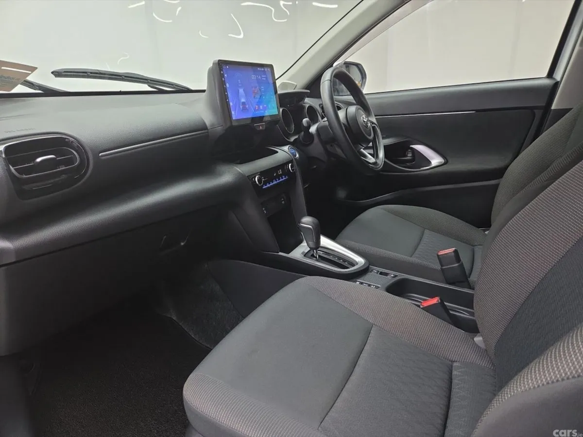 Toyota Yaris Cross SUV, Petrol Hybrid, 2023, White