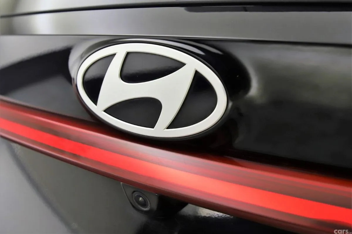 Hyundai i20 Hatchback, Petrol, 2024, Black