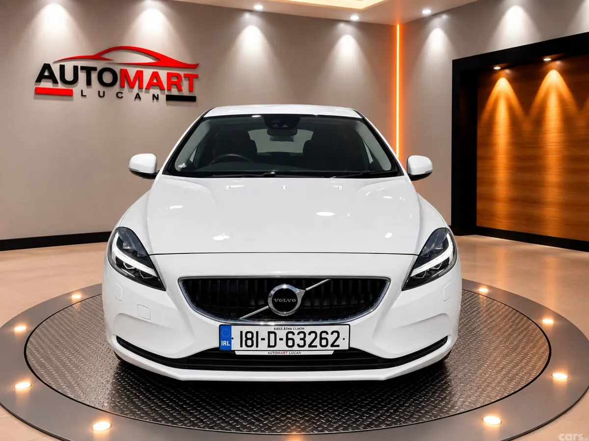 Volvo V40 Hatchback, Diesel, 2018, White