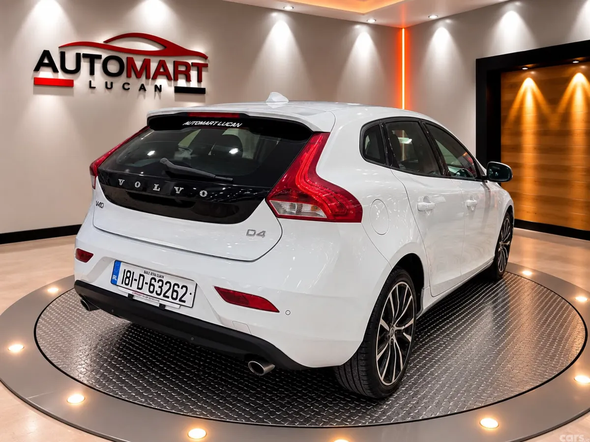 Volvo V40 Hatchback, Diesel, 2018, White