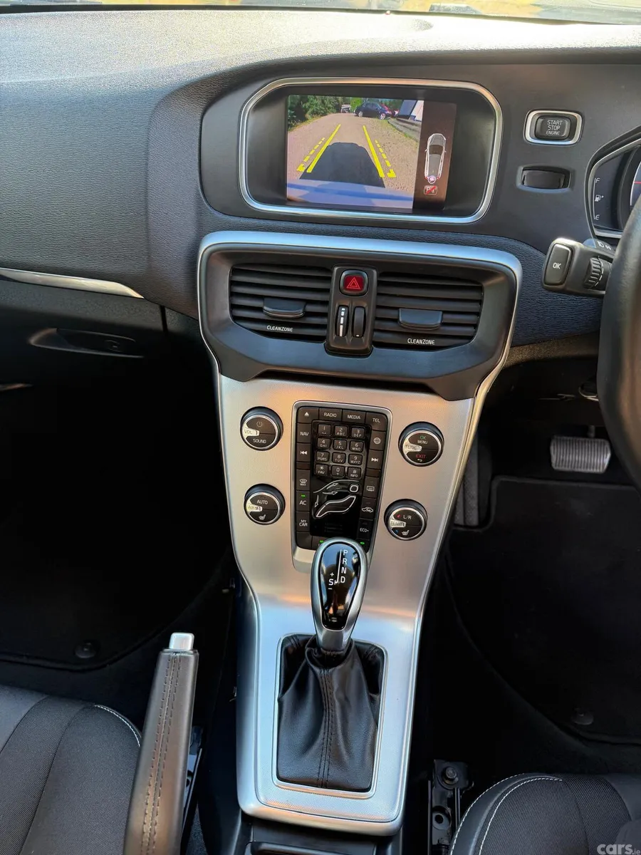 Volvo V40 Hatchback, Diesel, 2018, White