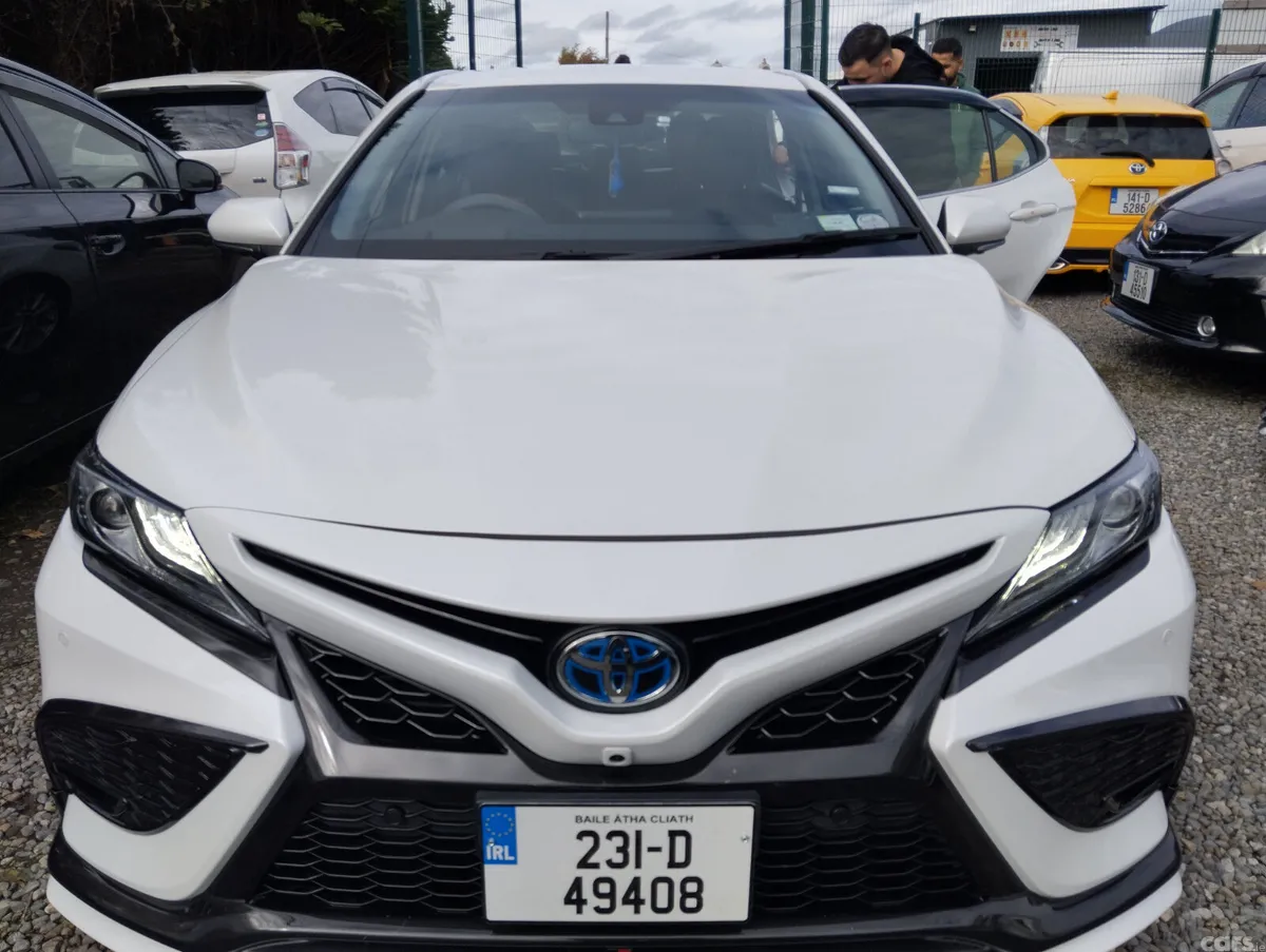 Toyota Camry Hatchback, Petrol Hybrid, 2023, White