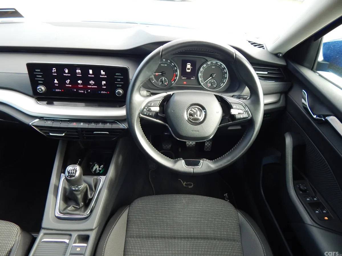 Skoda Octavia Saloon, Diesel, 2022, Blue