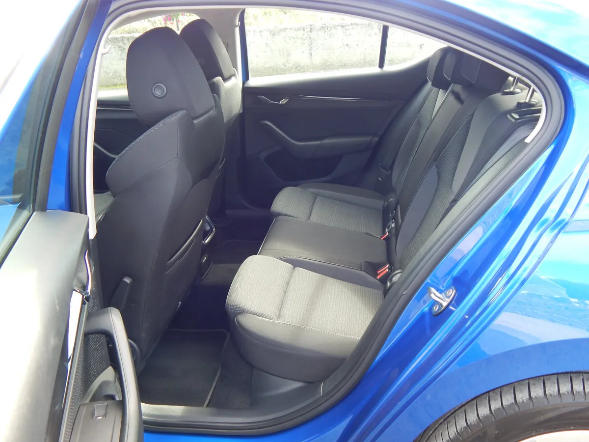 Skoda Octavia Saloon, Diesel, 2022, Blue