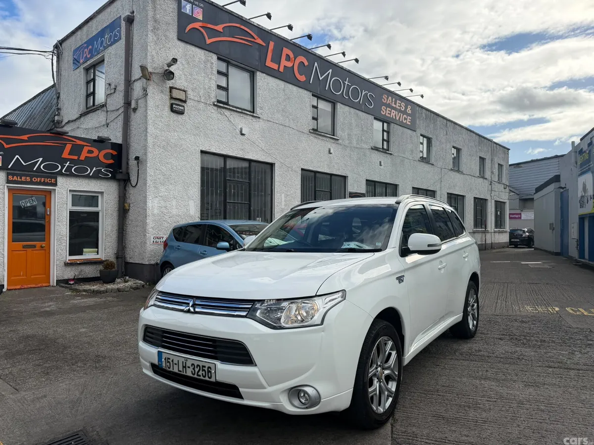 Mitsubishi Outlander SUV, Petrol Plug-in Hybrid, 2015, White