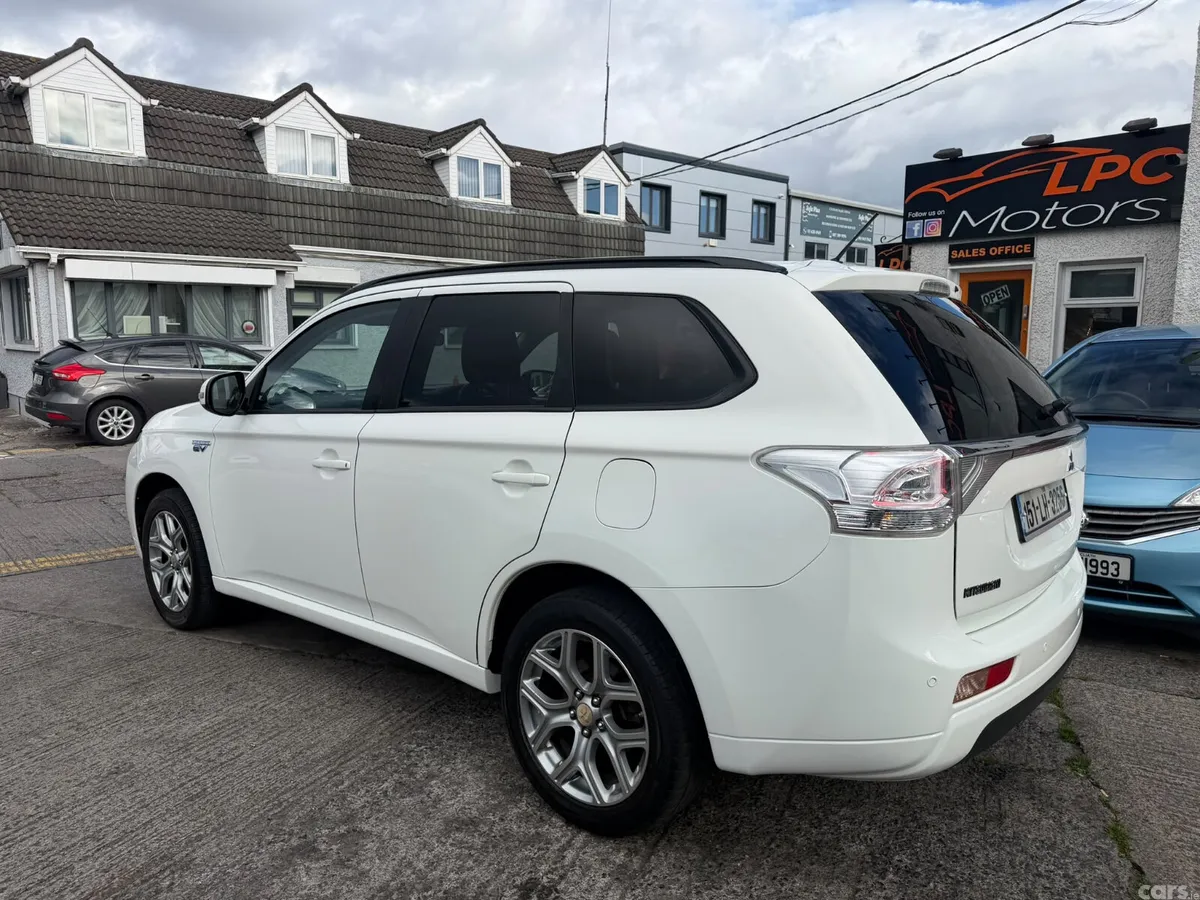 Mitsubishi Outlander SUV, Petrol Plug-in Hybrid, 2015, White