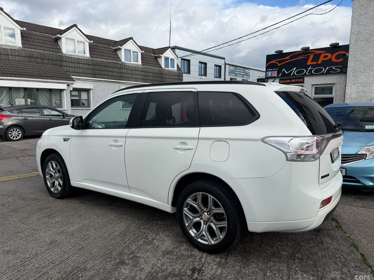 Mitsubishi Outlander SUV, Petrol Plug-in Hybrid, 2015, White