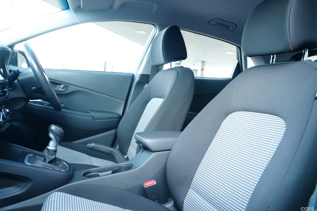 Hyundai KONA MPV, Petrol, 2022, Black