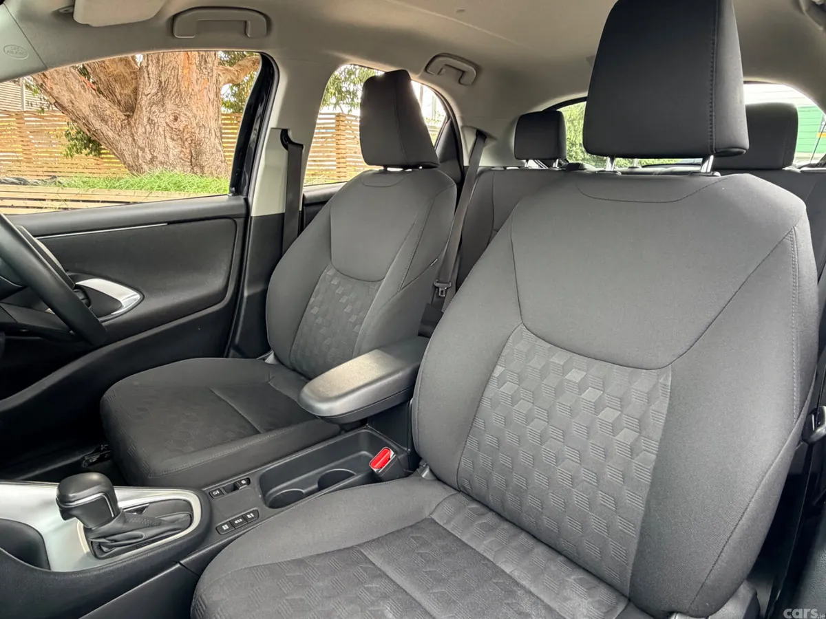 Toyota Yaris Hatchback, Petrol Hybrid, 2024, Black
