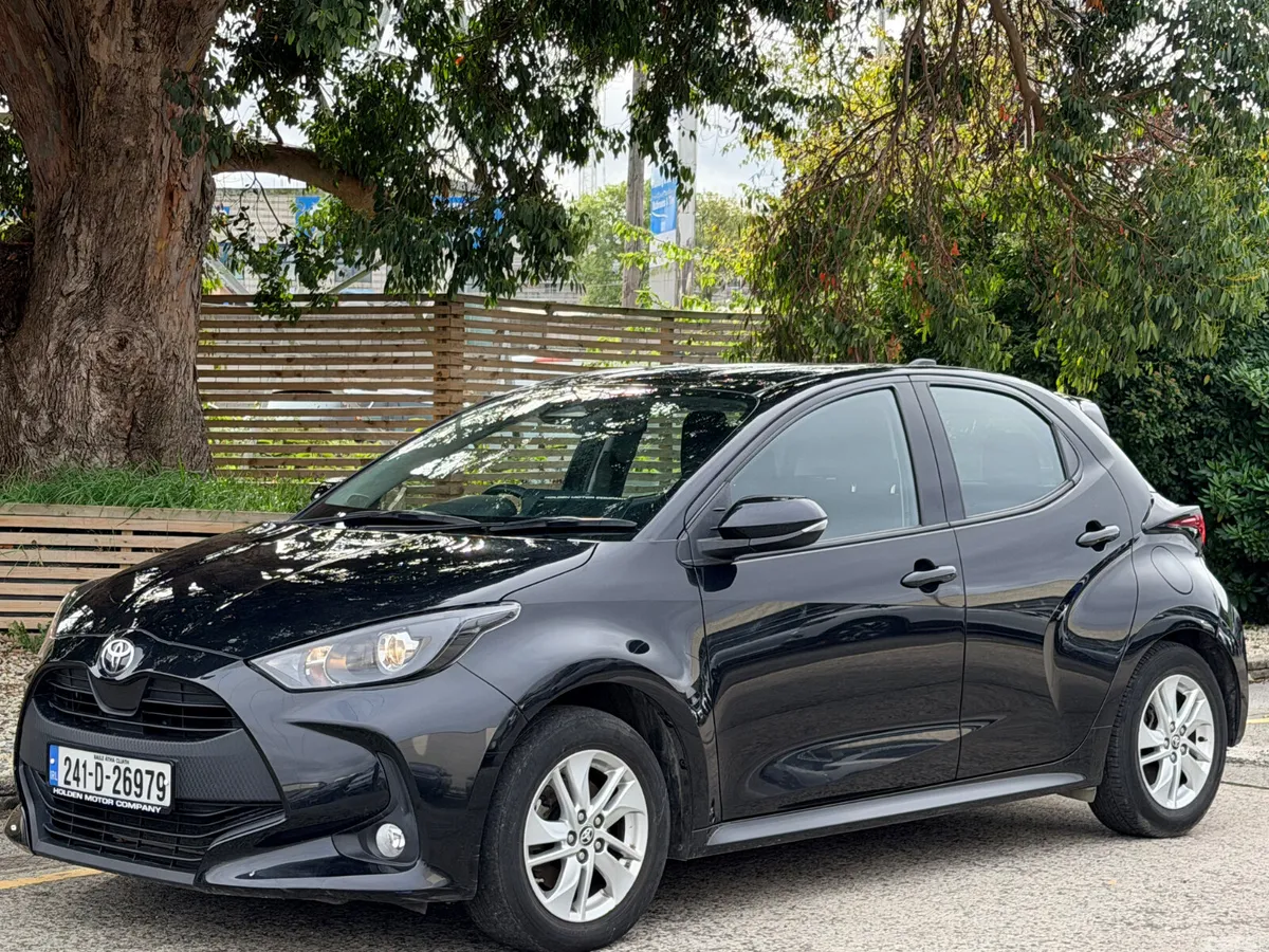 Toyota Yaris Hatchback, Petrol Hybrid, 2024, Black