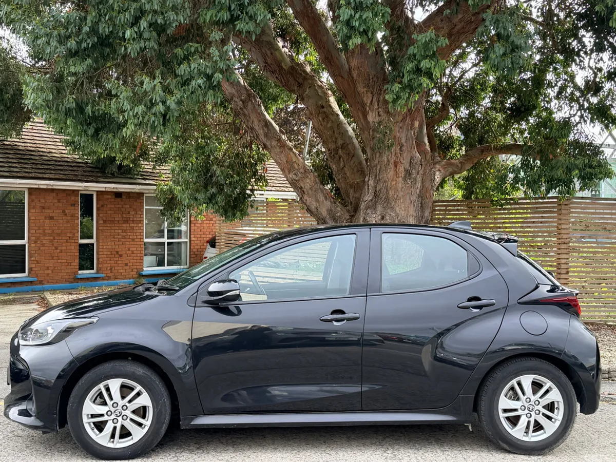 Toyota Yaris Hatchback, Petrol Hybrid, 2024, Black