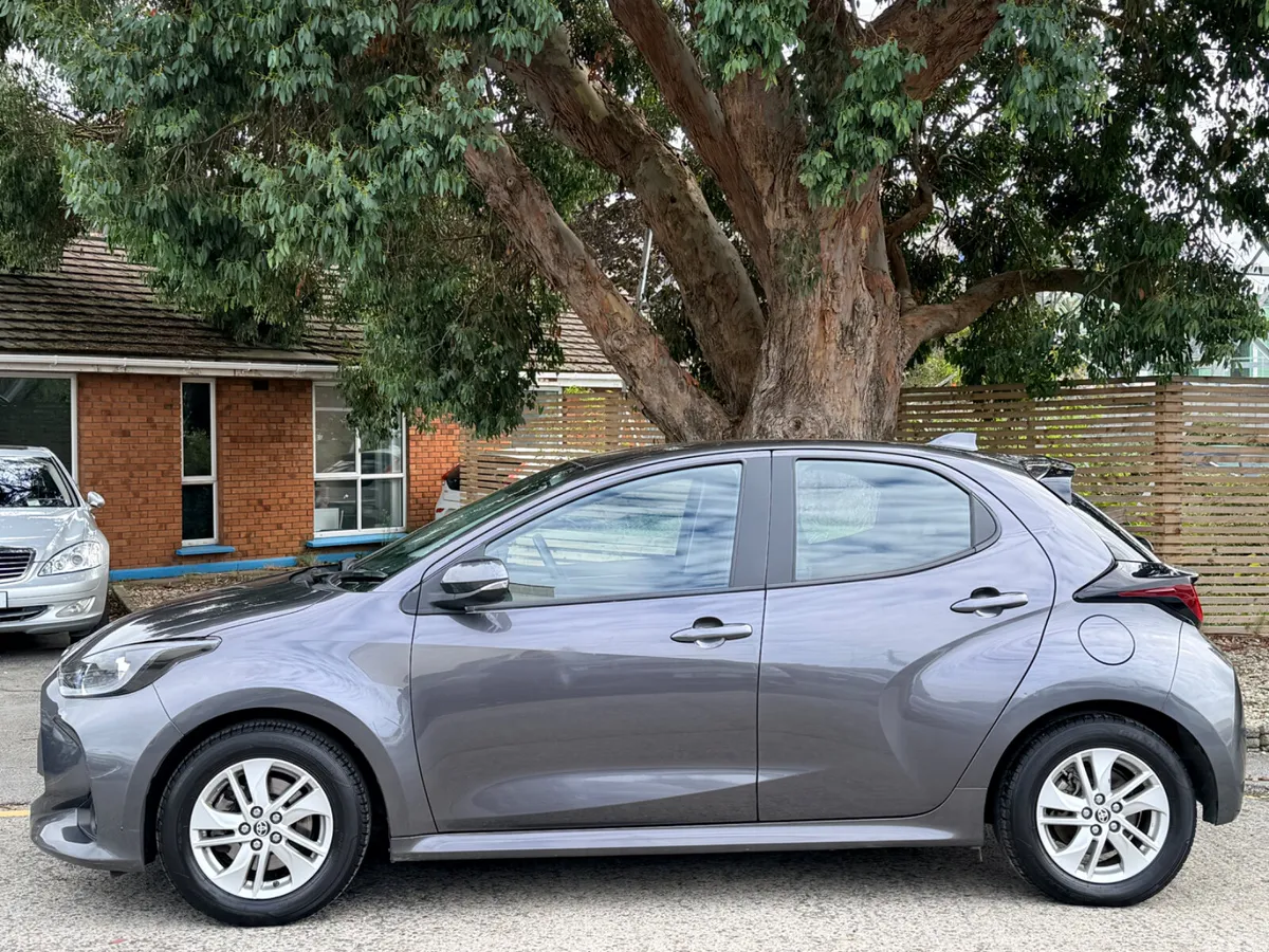 Toyota Yaris Hatchback, Petrol Hybrid, 2024, Grey