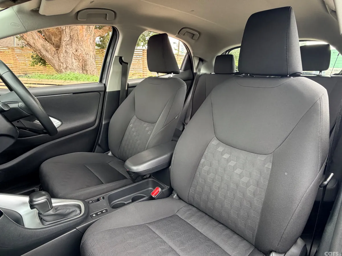 Toyota Yaris Hatchback, Petrol Hybrid, 2024, Grey