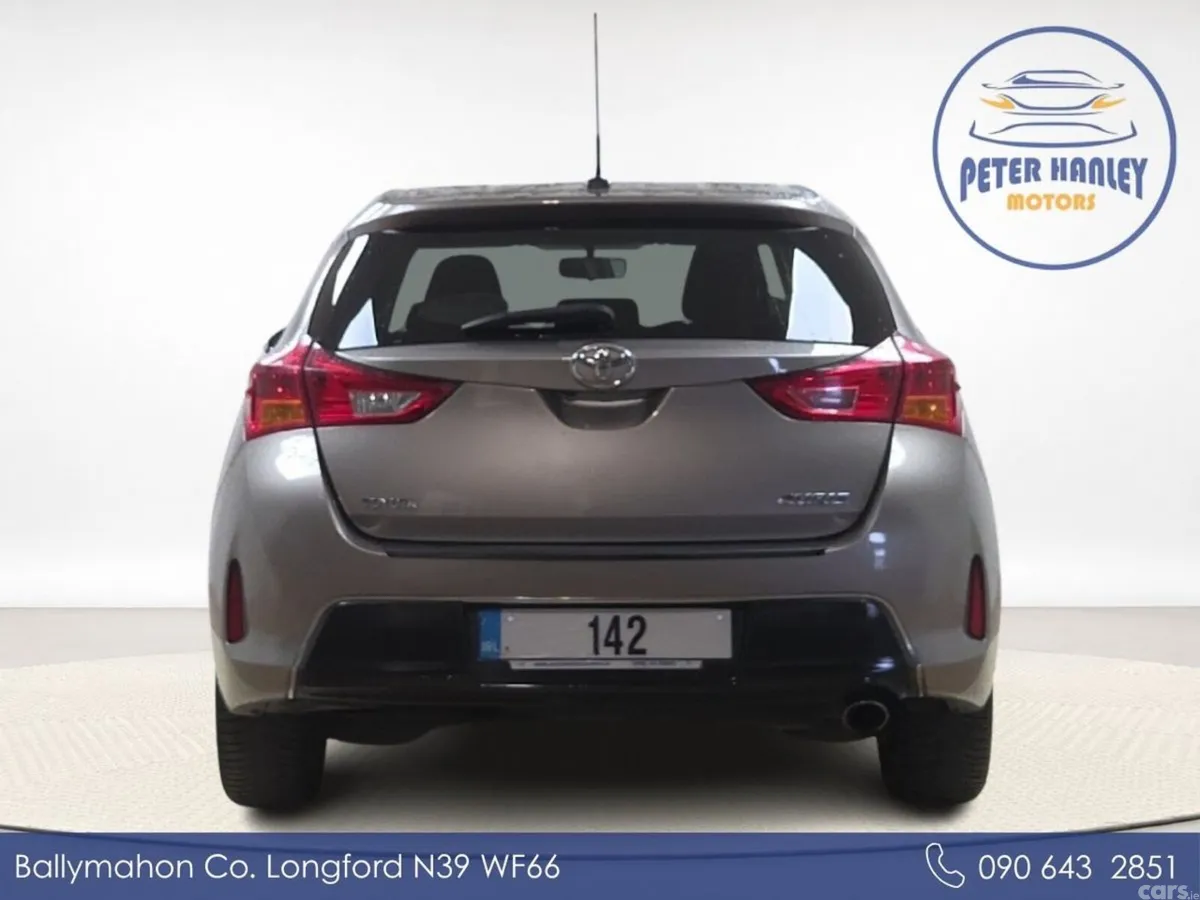 Toyota Auris Hatchback, Petrol, 2014, Gold