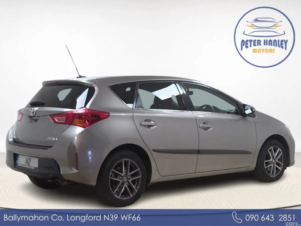 Toyota Auris Hatchback, Petrol, 2014, Gold