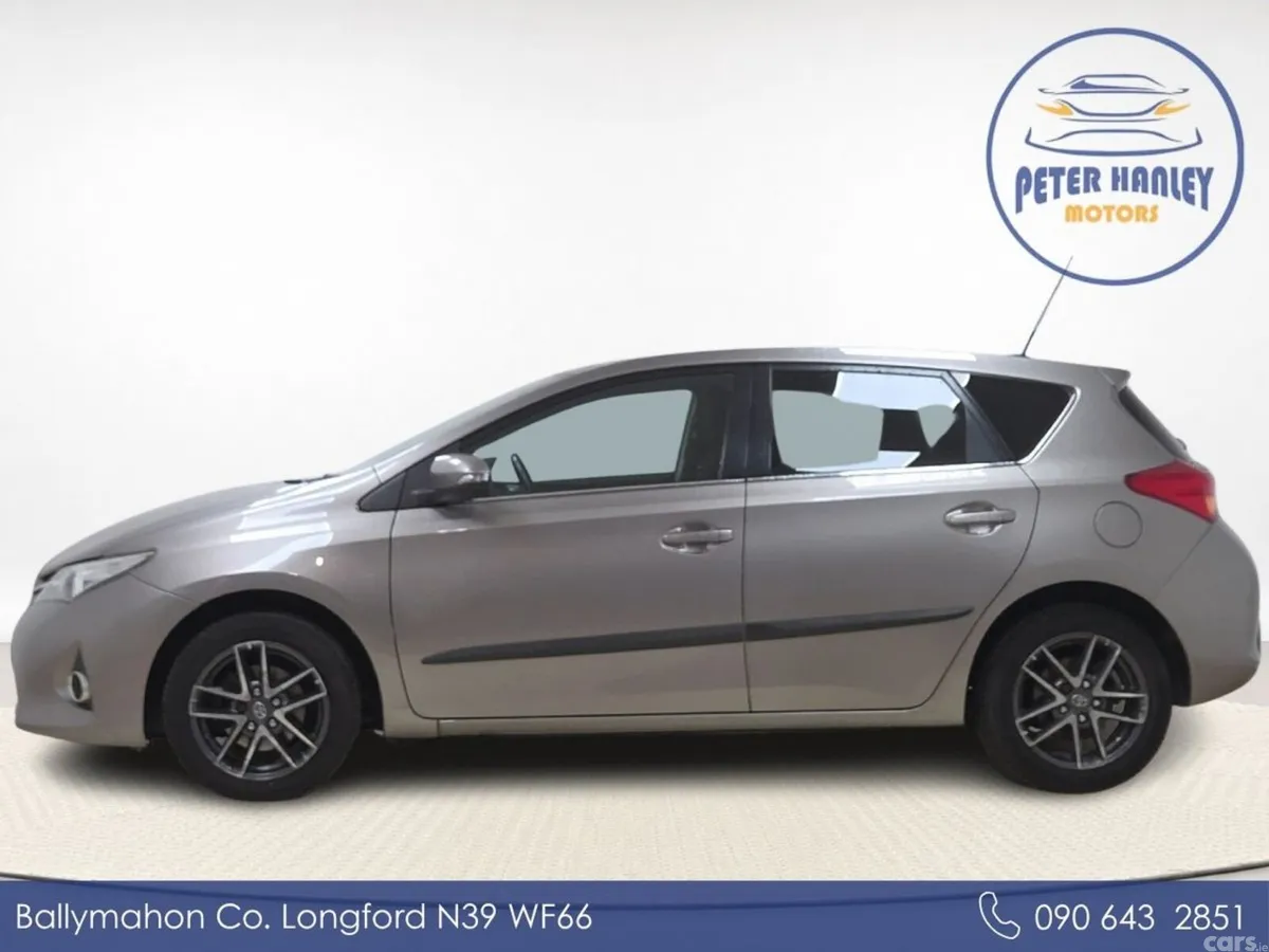 Toyota Auris Hatchback, Petrol, 2014, Gold