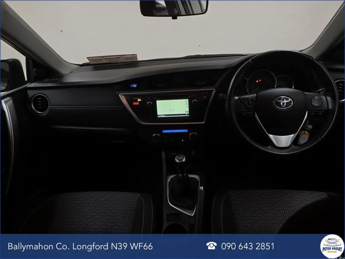 Toyota Auris Hatchback, Petrol, 2014, Gold