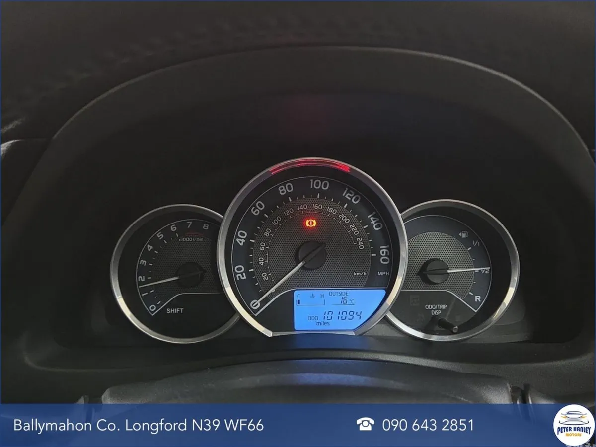 Toyota Auris Hatchback, Petrol, 2014, Gold