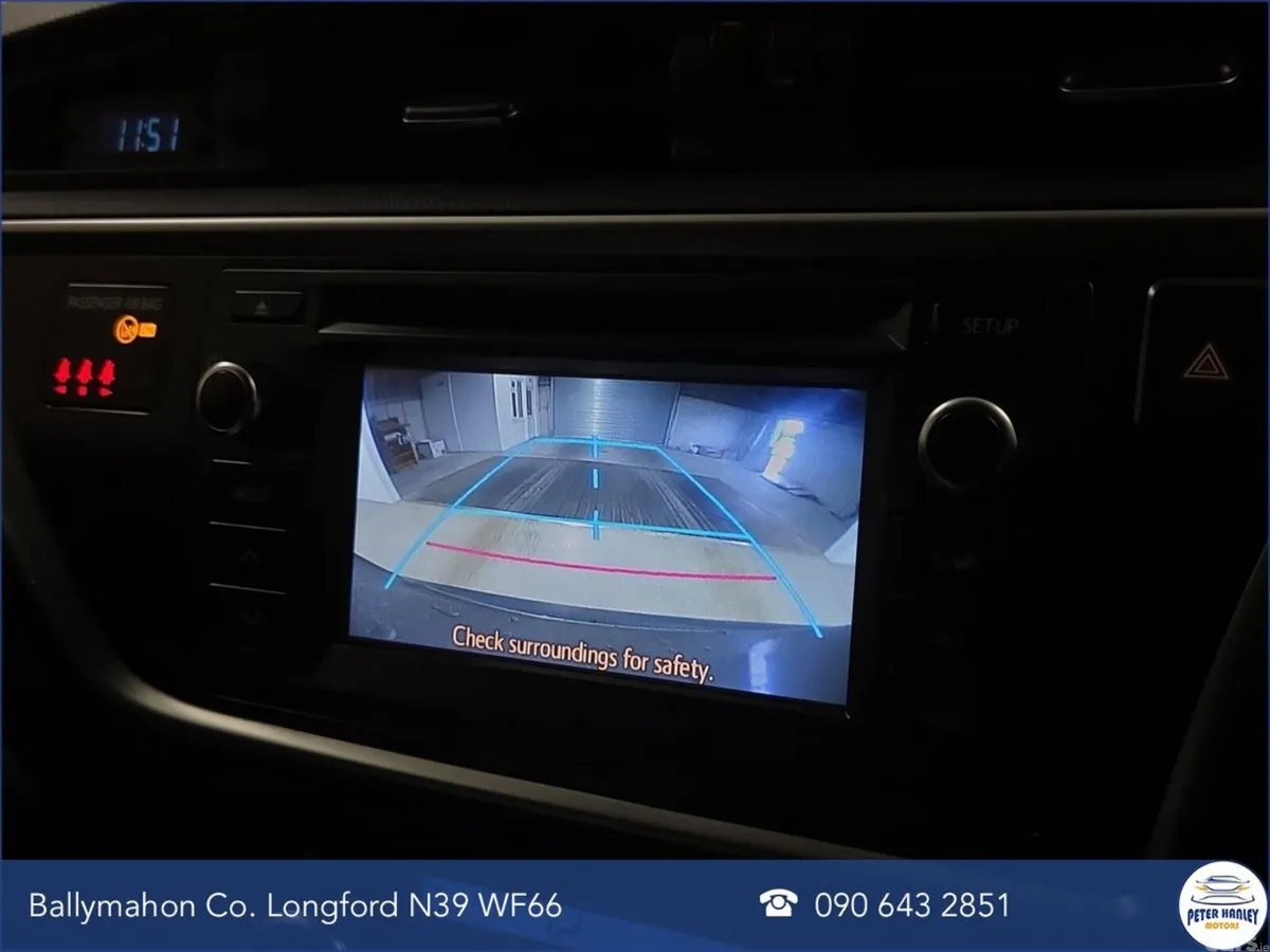 Toyota Auris Hatchback, Petrol, 2014, Gold