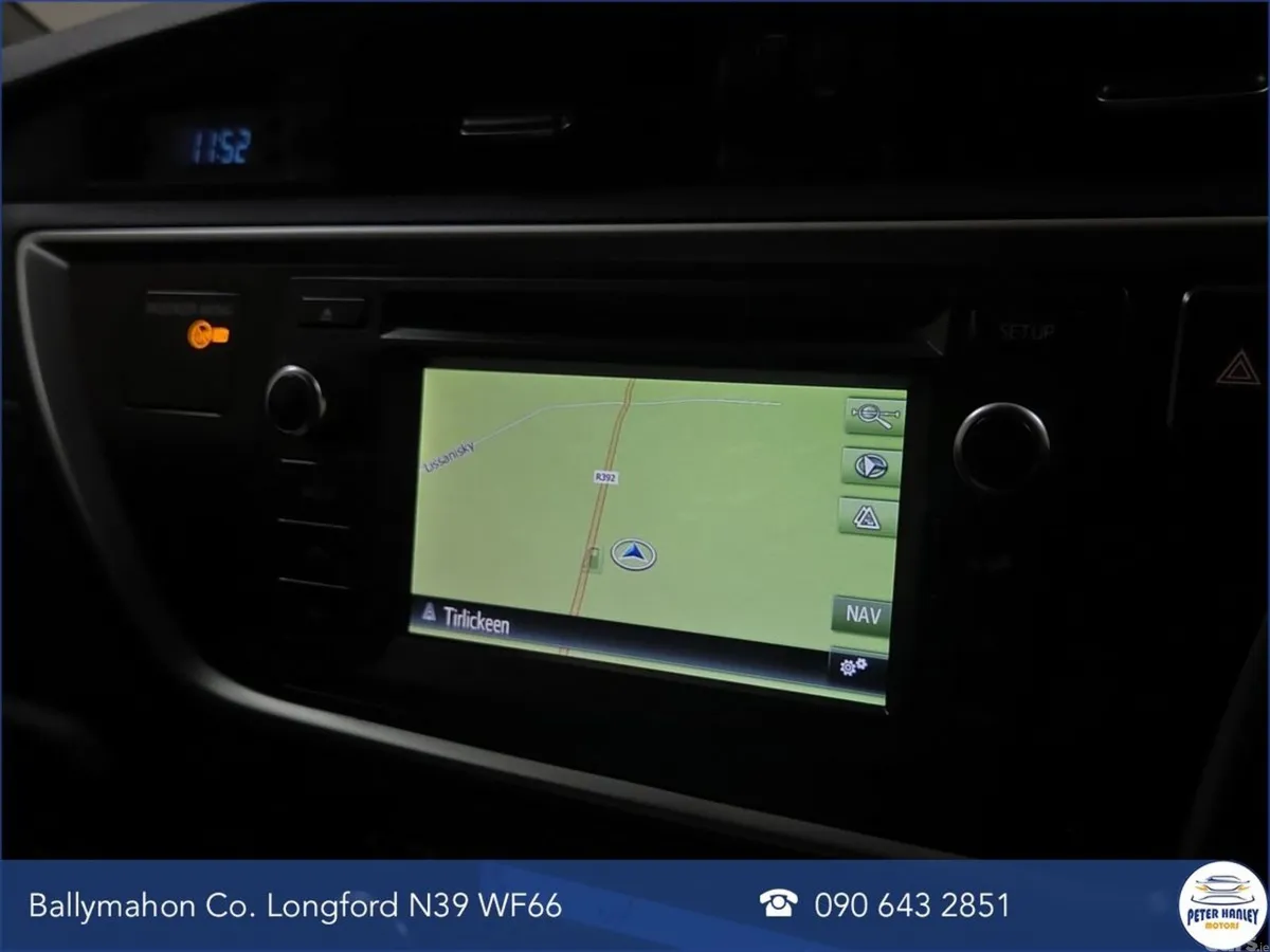 Toyota Auris Hatchback, Petrol, 2014, Gold