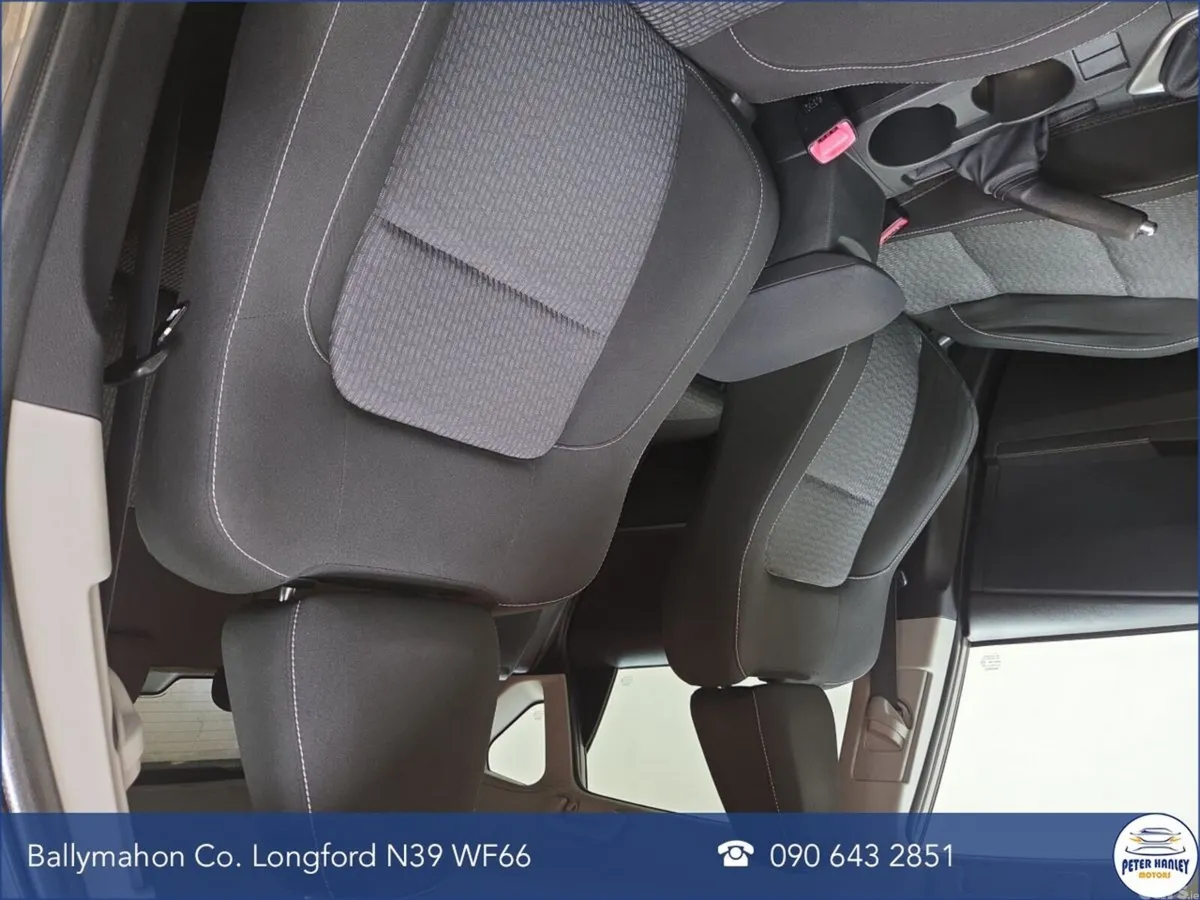 Toyota Auris Hatchback, Petrol, 2014, Gold