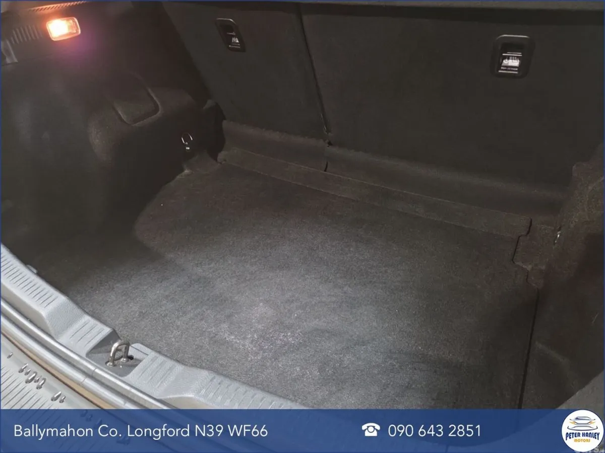 Toyota Auris Hatchback, Petrol, 2014, Gold