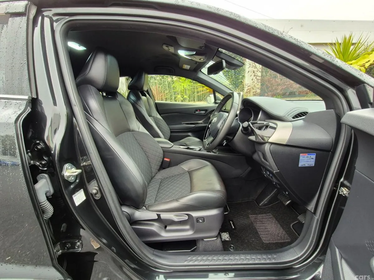 Toyota C-HR SUV, Petrol Hybrid, 2021, Black