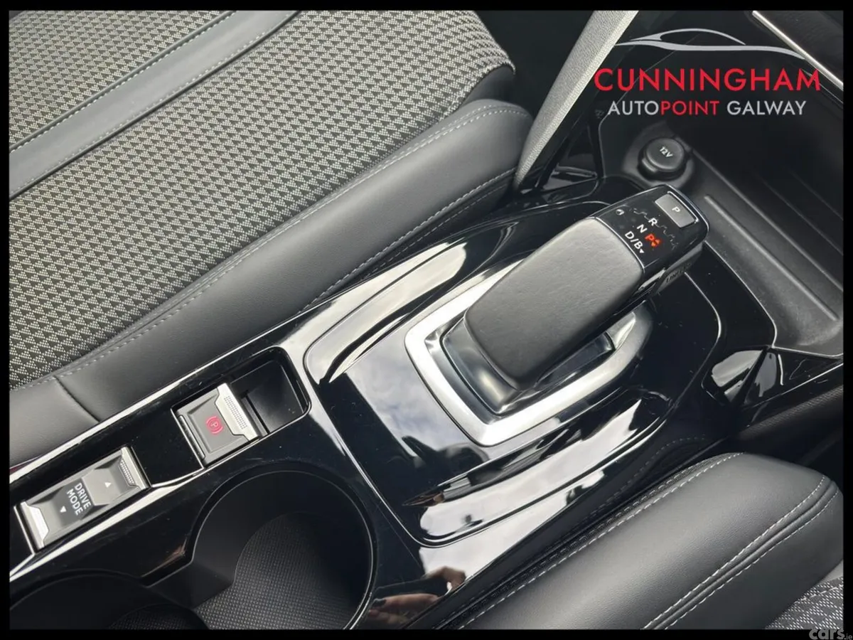 Peugeot 208 Hatchback, Electric, 2022, Black