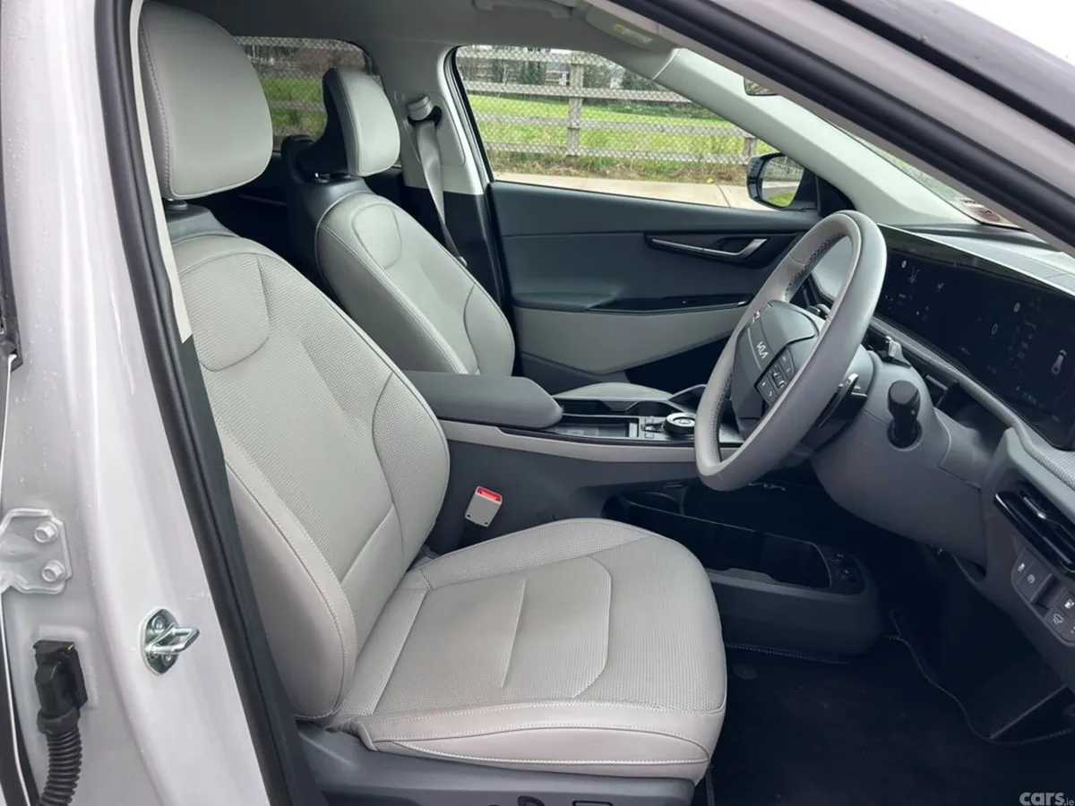 Kia EV6 MPV, Electric, 2026, White