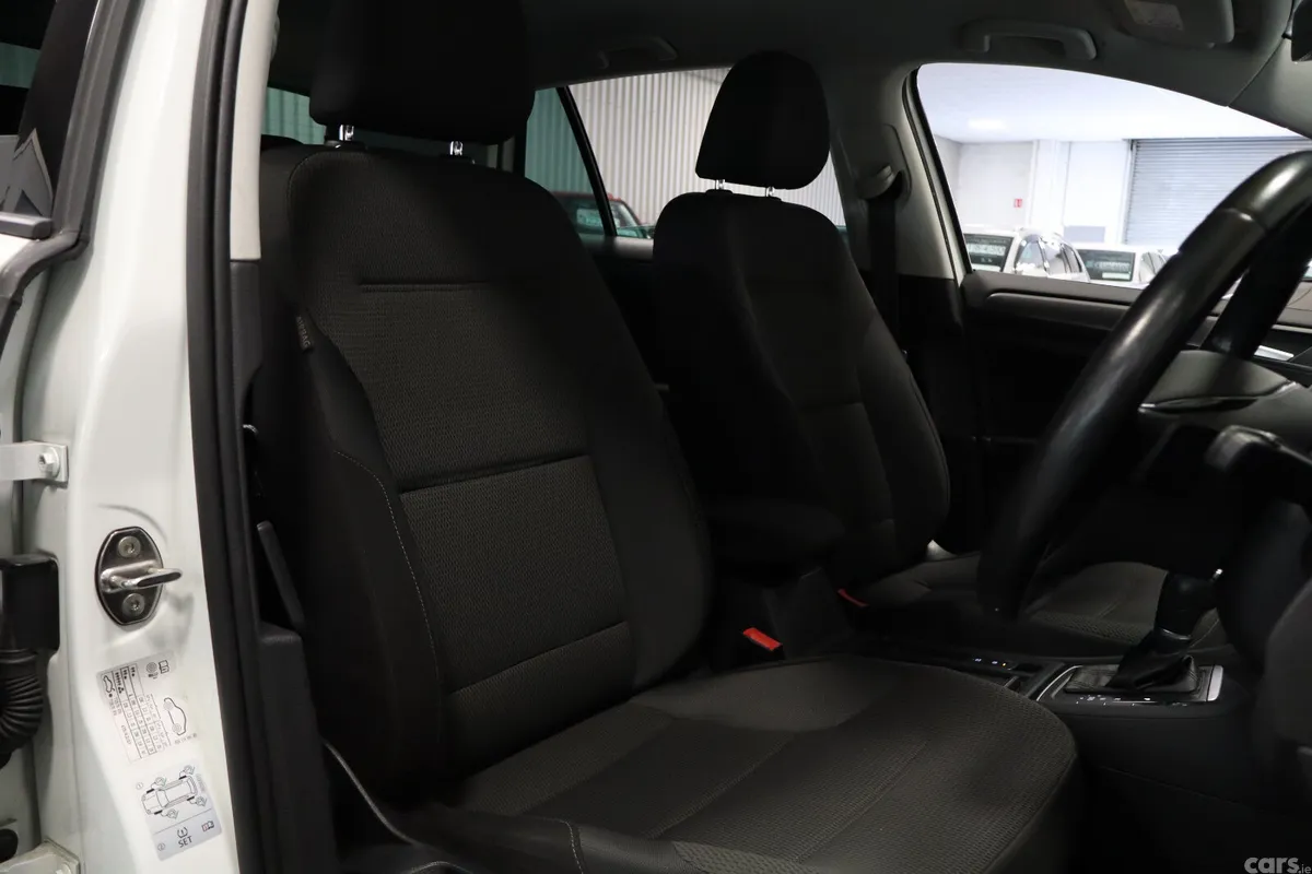 Volkswagen Golf Hatchback, Petrol, 2017, White