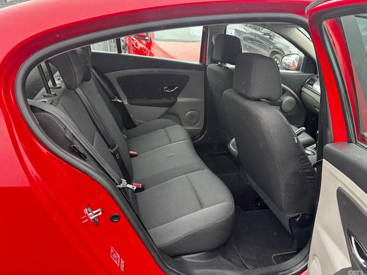 Renault Fluence Saloon, Diesel, 2013, Red