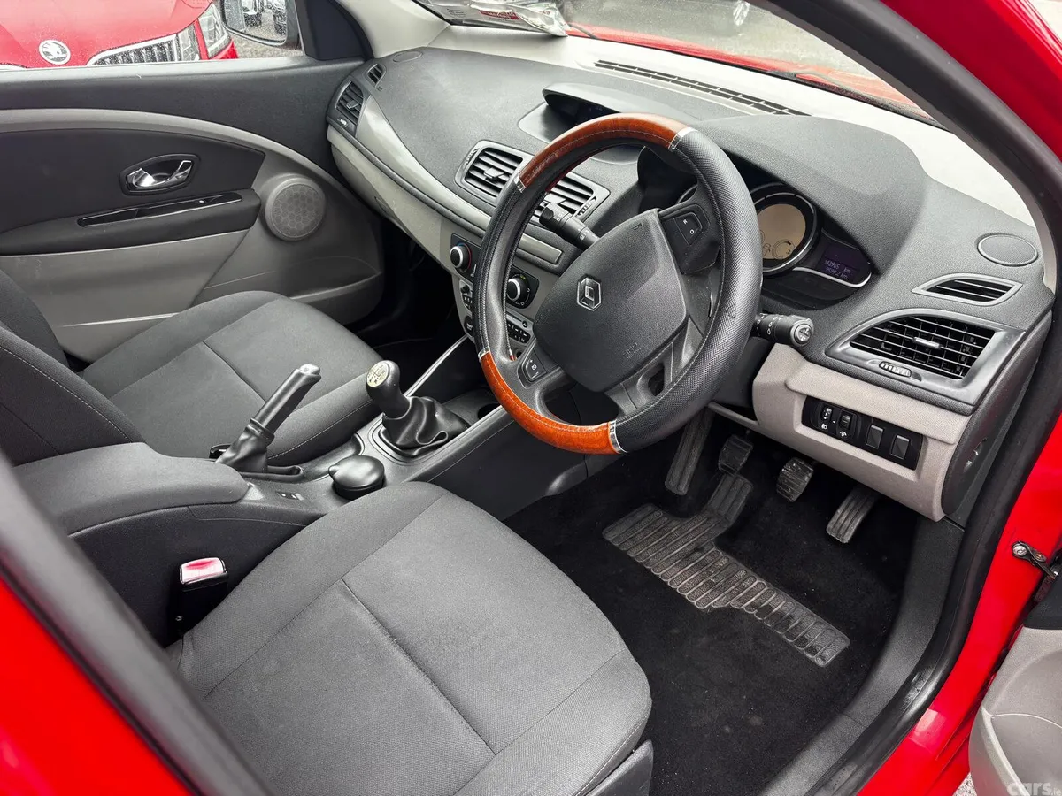 Renault Fluence Saloon, Diesel, 2013, Red