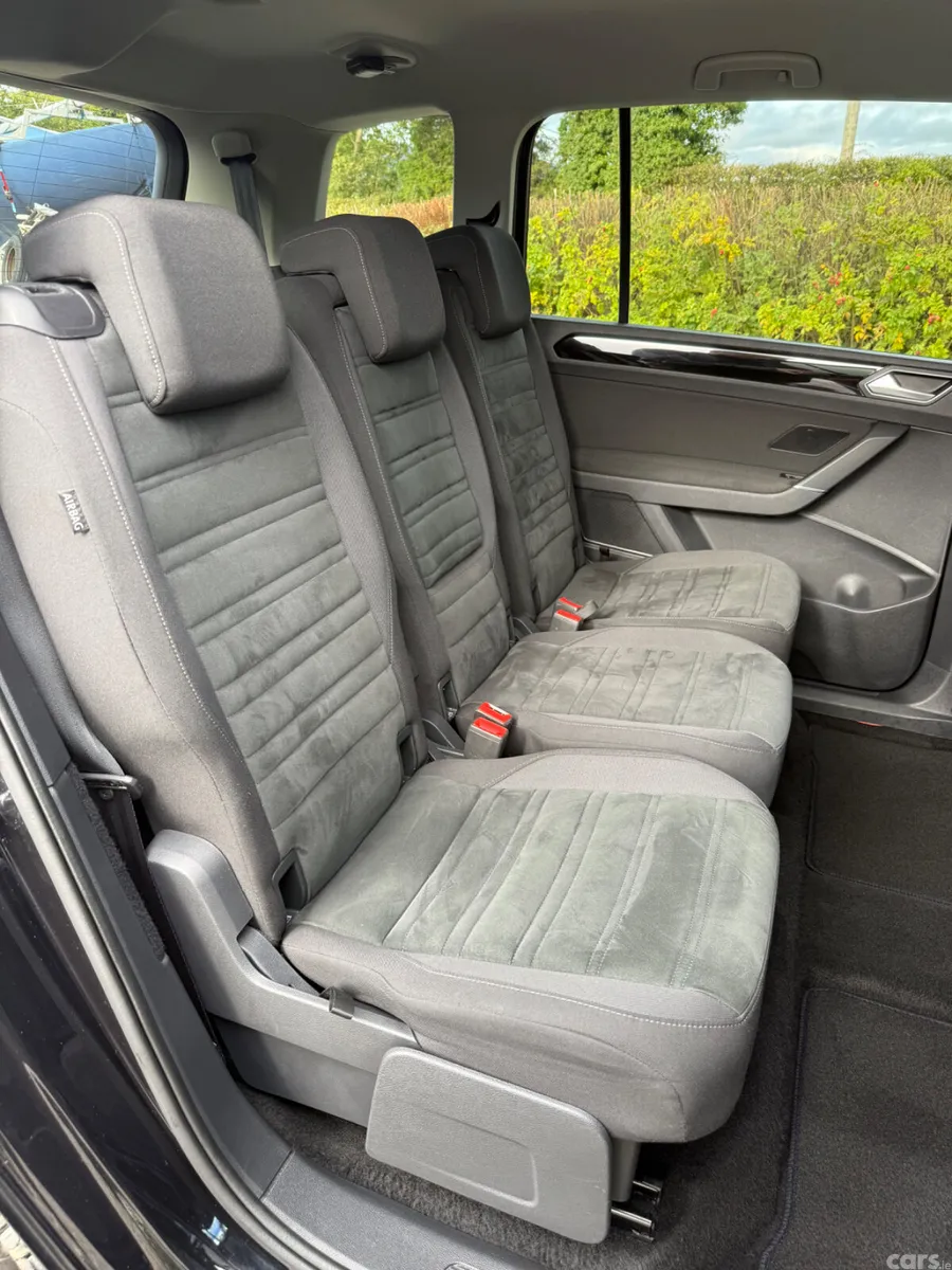 Volkswagen Touran MPV, Diesel, 2019, Black