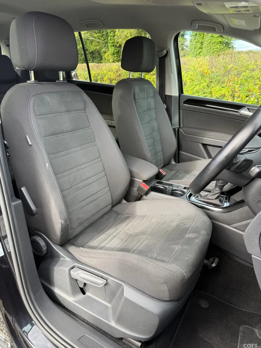 Volkswagen Touran MPV, Diesel, 2019, Black