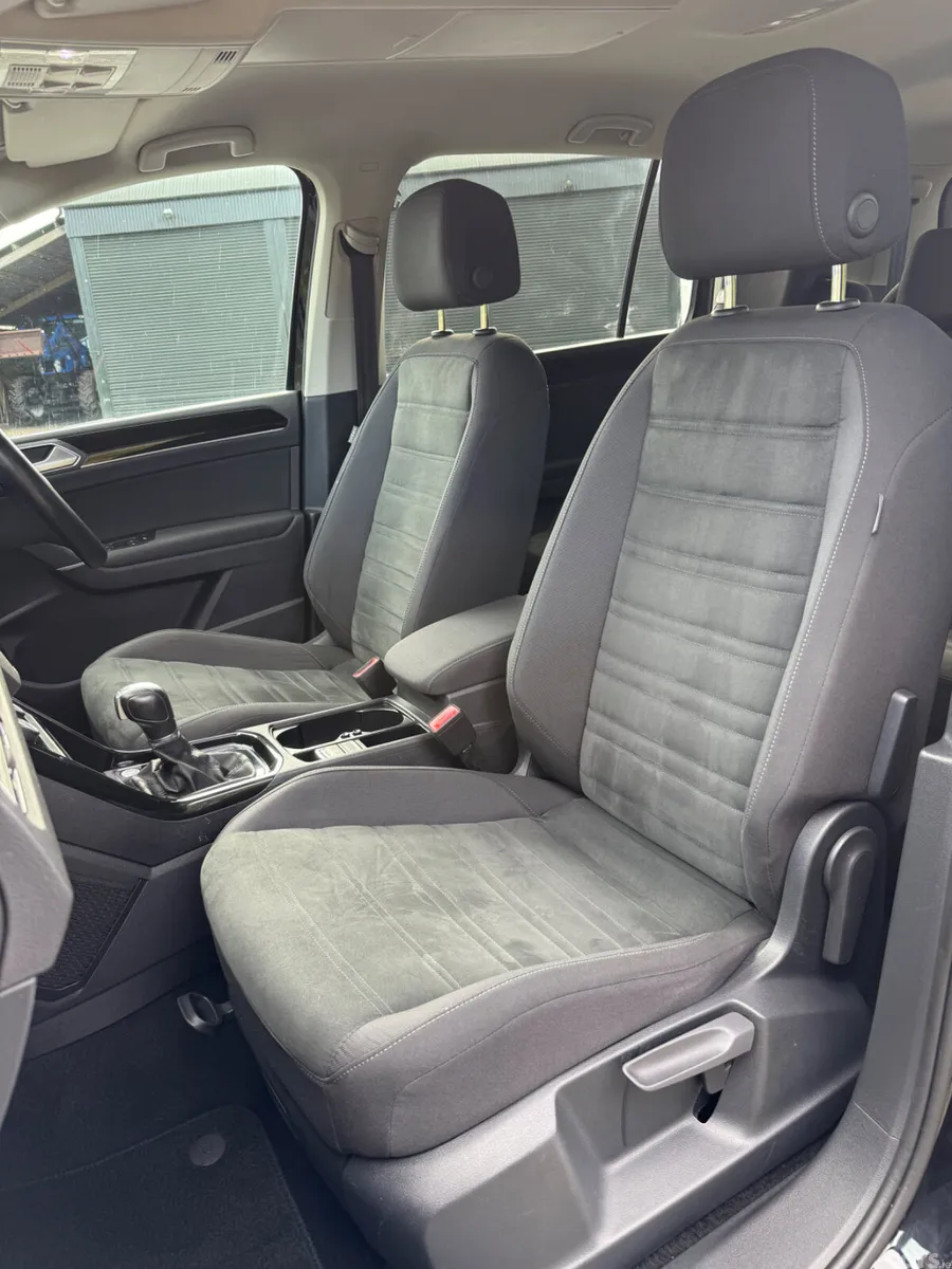 Volkswagen Touran MPV, Diesel, 2019, Black