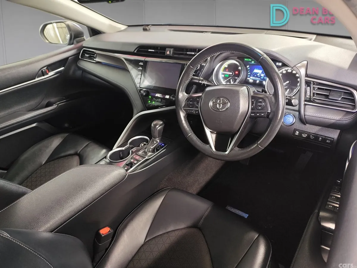 Toyota Camry Saloon, Petrol Hybrid, 2020, Blue