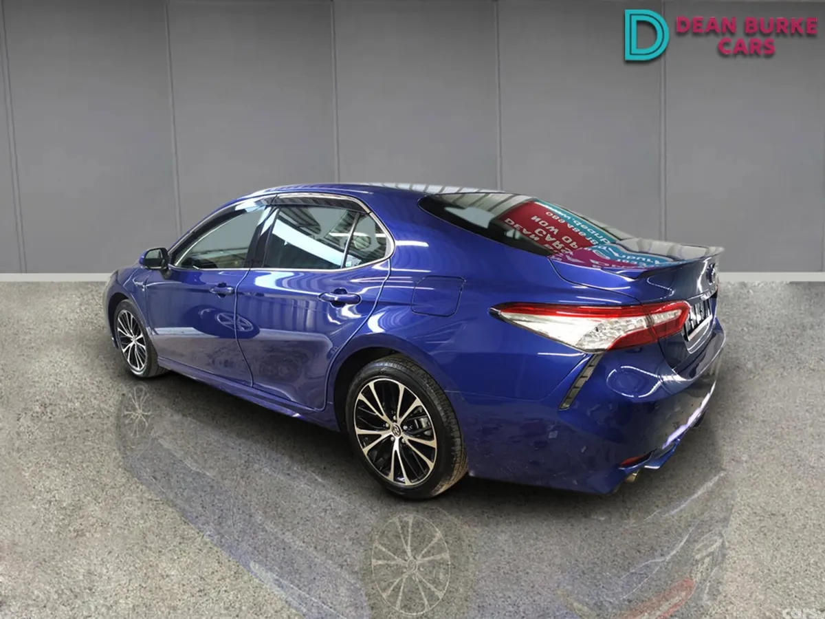 Toyota Camry Saloon, Petrol Hybrid, 2020, Blue