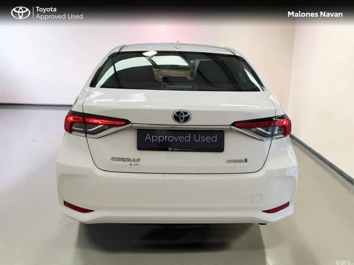 Toyota Corolla Saloon, Petrol Hybrid, 2022, White