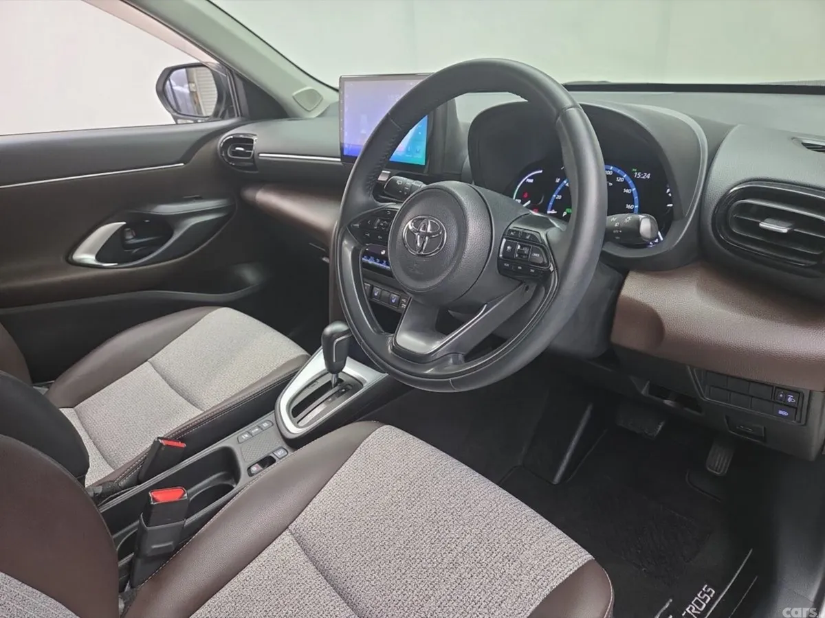 Toyota Yaris Cross SUV, Petrol Hybrid, 2021, White