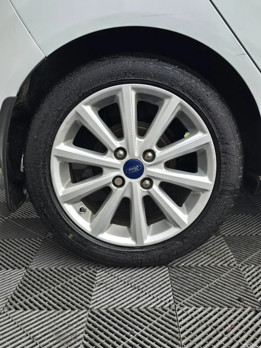 Ford Fiesta Hatchback, Petrol, 2017, White