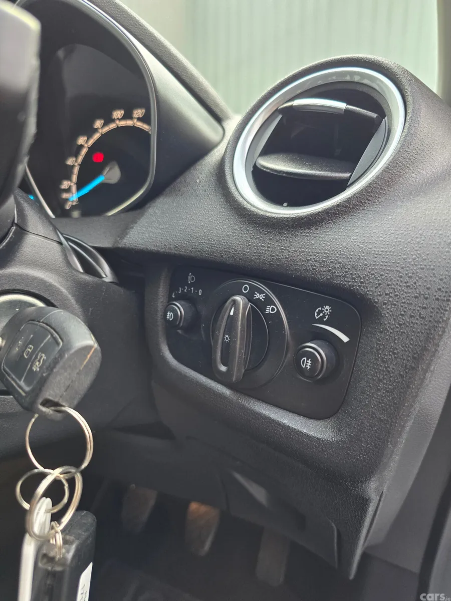 Ford Fiesta Hatchback, Petrol, 2017, White